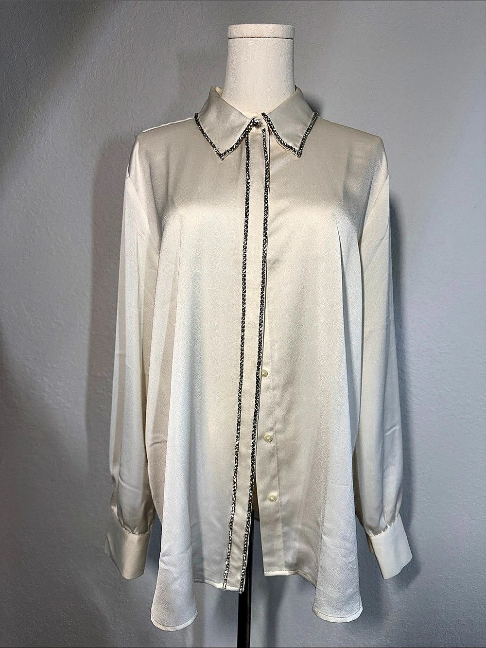 Ann Taylor Embellished Collar Blouse in White Size Large Like New